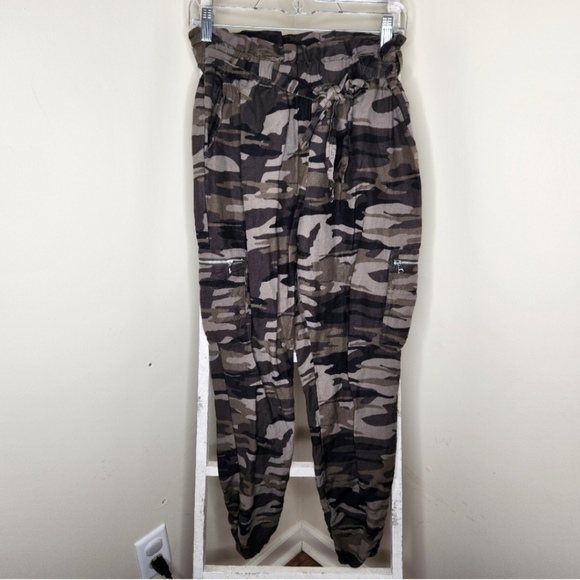 Express small extreme high rise camo paperbag waist linen blend moto pants - Picture 1 of 5